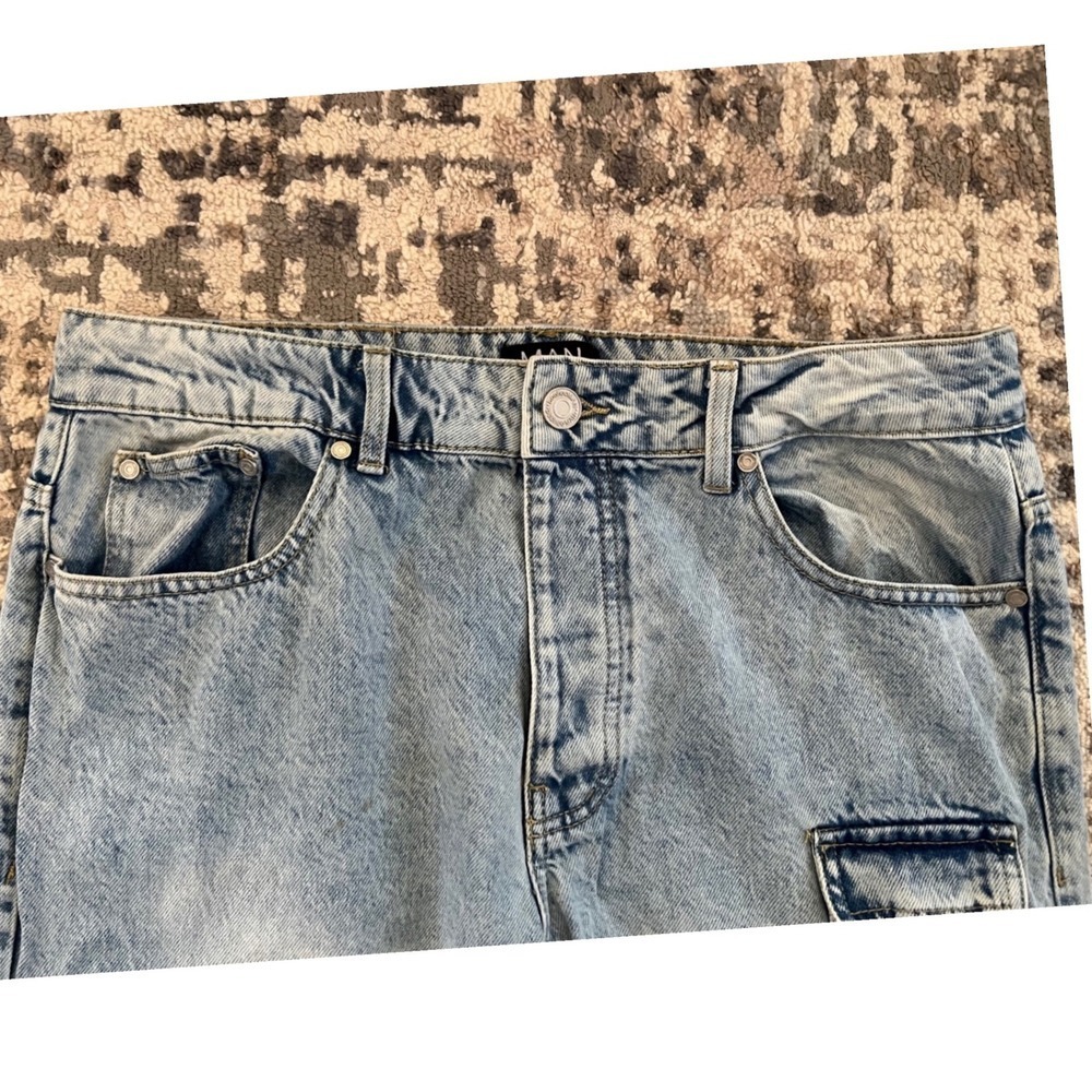 BoohooMAN Mens Light Wash Denim Cargo Jeans Multi Pocket Streetwear Blue US 34 - Picture 5 of 8